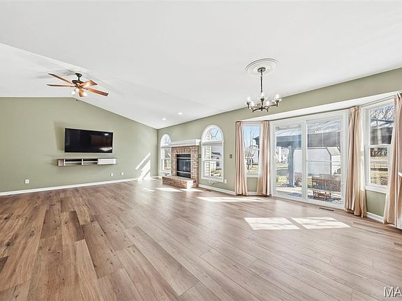 5th image of 212 Old Troy Rd