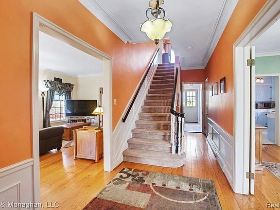 3rd image of 1108 Lochmoor Blvd