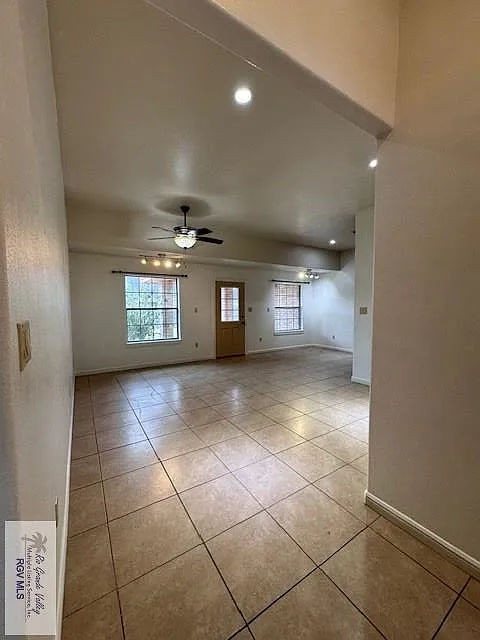3 bed, 2.5 bath, 1438 sqft, $1,950 — Photo 4
