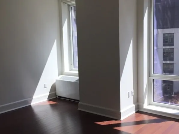 60 Riverside Boulevard image 5 of 9