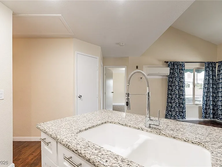 450 Elm Dr #206 — Photo 9