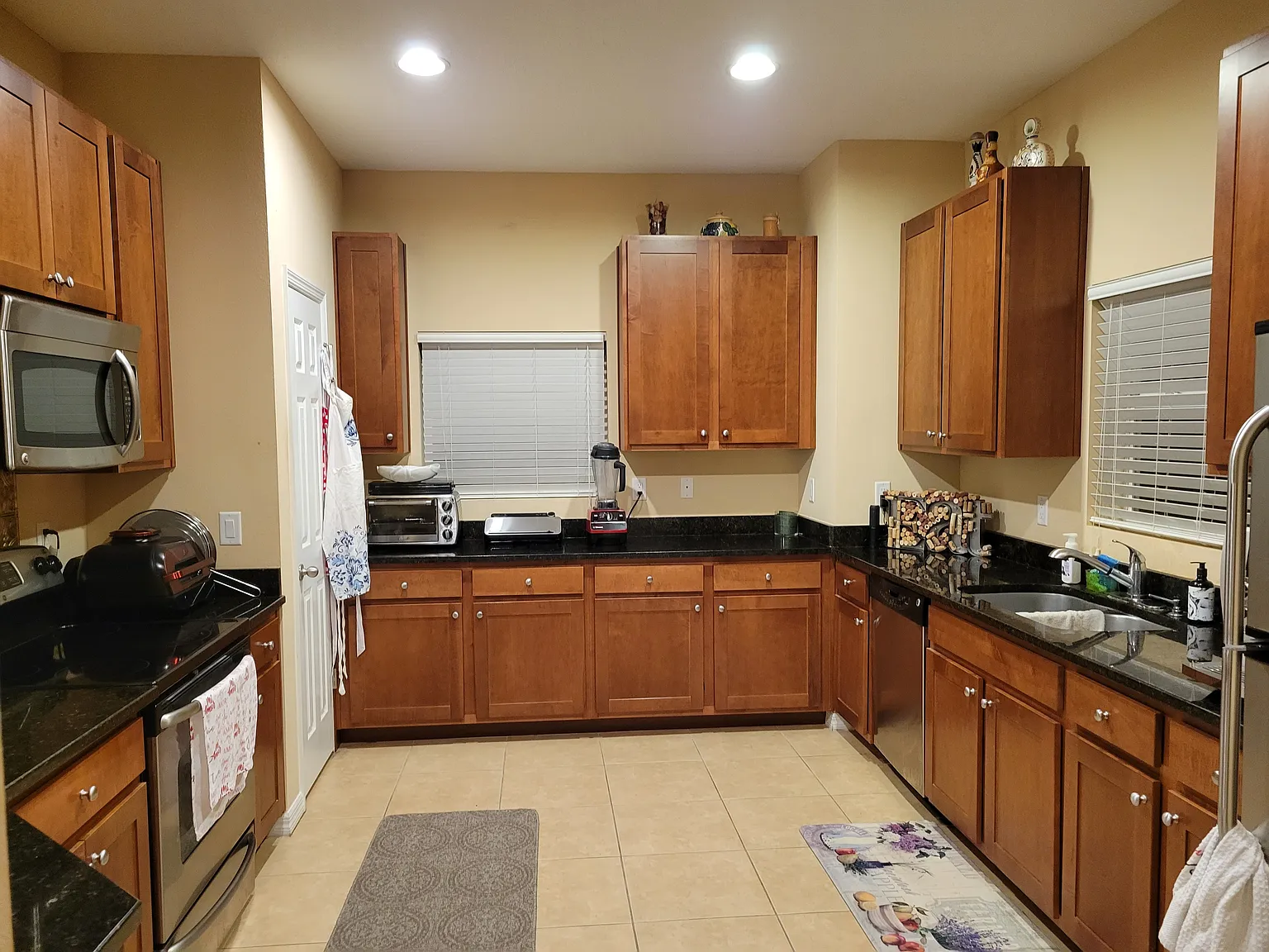 3 bed, 2.5 bath, 1773 sqft, $2,990 — Photo 3
