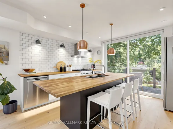 17 Ingham Ave, Toronto, ON M4K 2W4