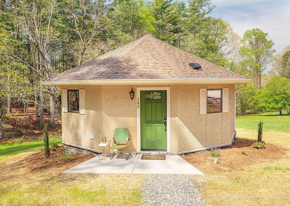 Newly built EnergyStar certified studio cottage ideally furnished for your next mountain slow-visit, medium-term stay