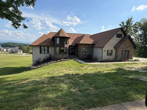 1005 Enchanted Dr, Dandridge, TN 37725