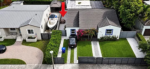 2425 SW 21st Ter #1 Photo 1