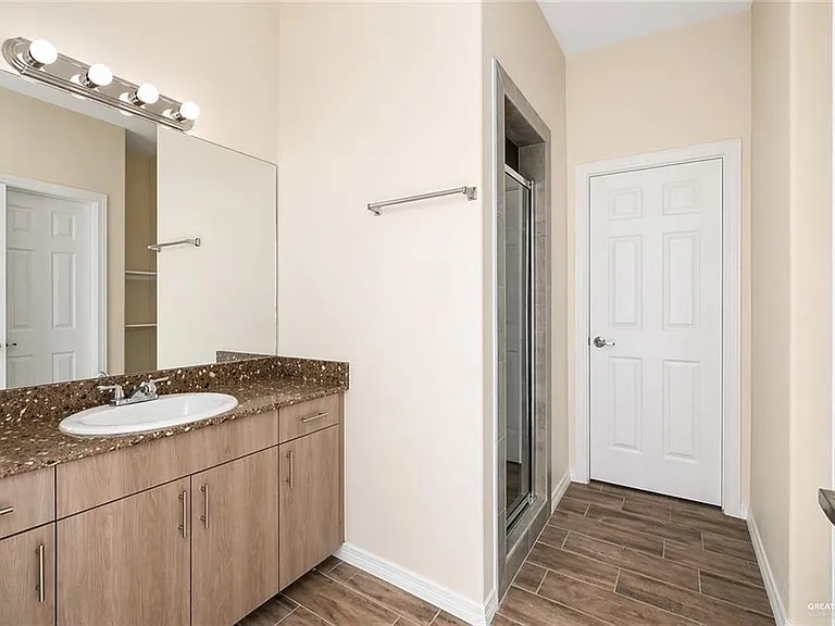 5004 N Hiawatha Dr #1 — Photo 6