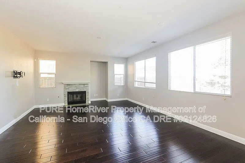 5 bed, 3.0 bath, 2950 sqft, $5,455 — Photo 3