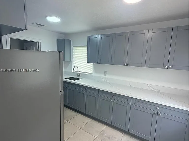753 SW 3rd Pl — Photo 5