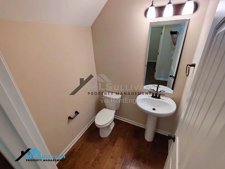 207 Maple Walk St — Photo 26