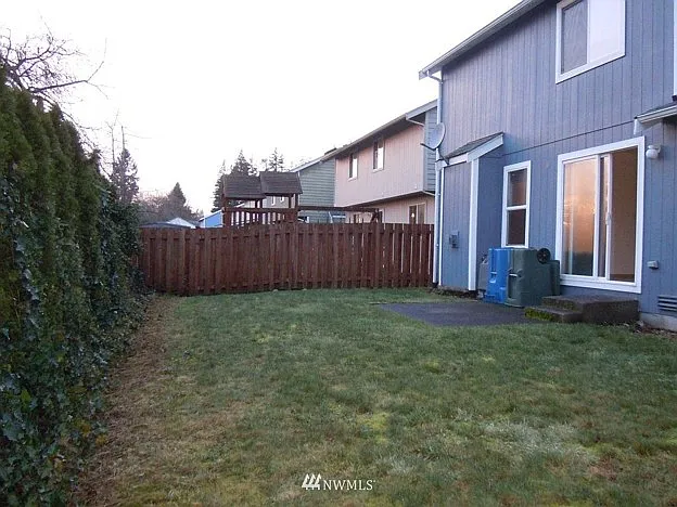 18325 SE 261st Ct — Photo 5