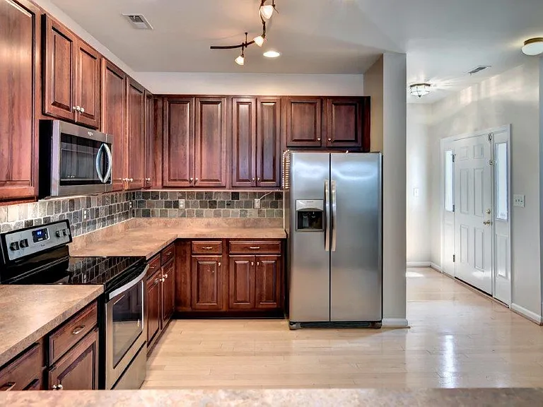 4559 Beacon Hill Dr — Photo 8