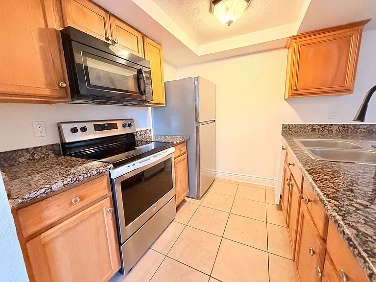 340 W 15th Ave #7 — Photo 4