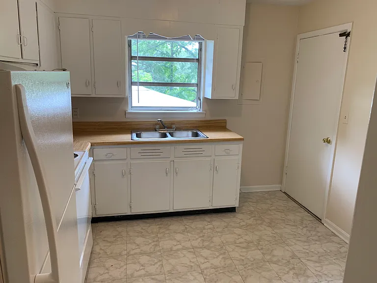 3339 Old Montgomery Hwy #C — Photo 7