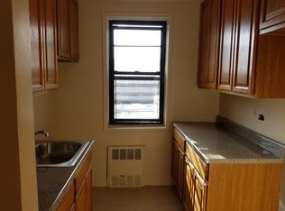 8615 Midland Pkwy, Jamaica, NY 11432