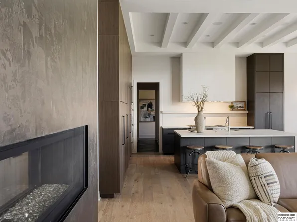 20928 Barbara Plaza Cir, Elkhorn, NE 68022