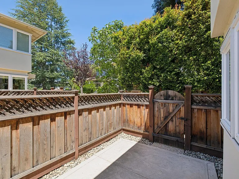 Luxury Apartment Available in gated Community downtown Palo Alto! — Photo 26