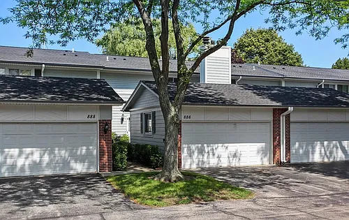 886 Swallow St Photo 1