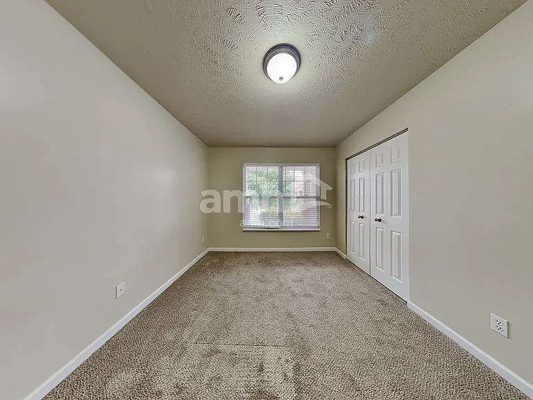 2104 Erin Ln — Photo 14