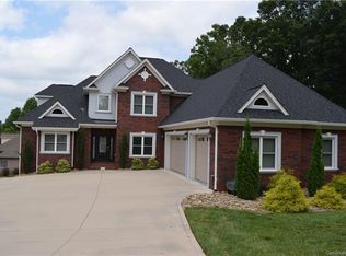 211 9th St NE, Conover, NC 28613