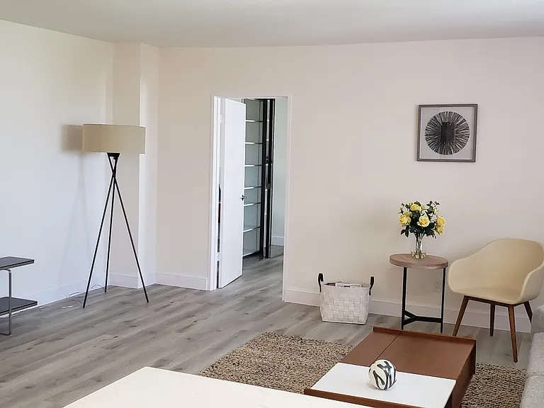 302/802 Living Room