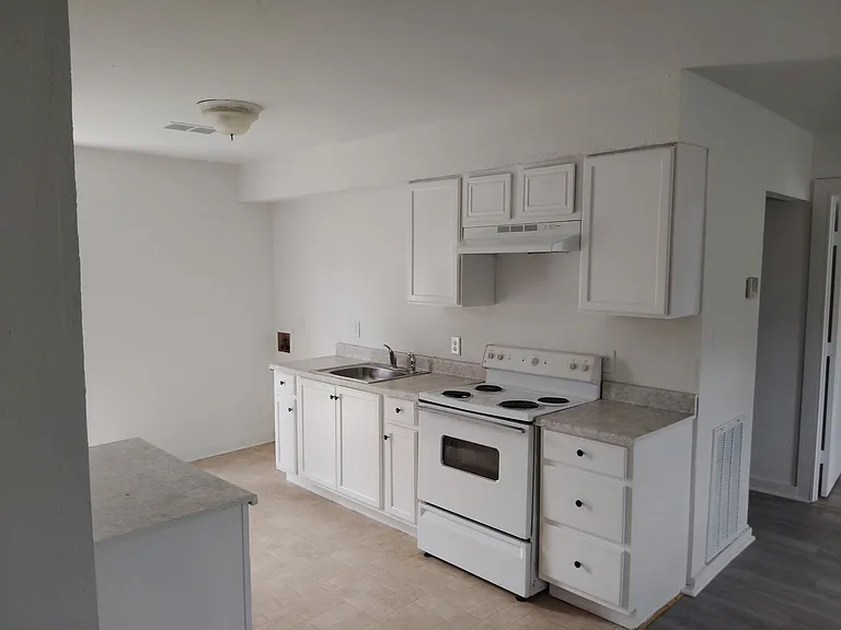 309 Dewey Ave — Photo 2