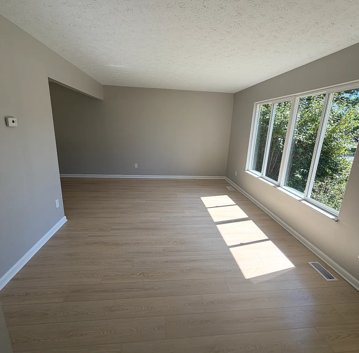 3 bed, 1.5 bath, 1540 sqft, $1,900 — Photo 2