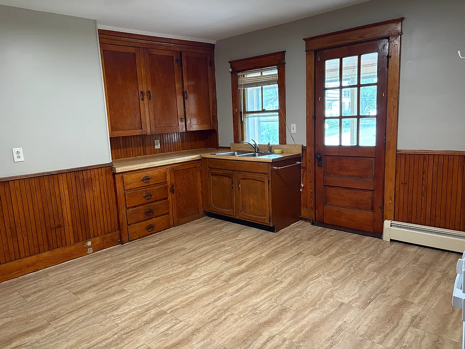 138 Benton Ave #5