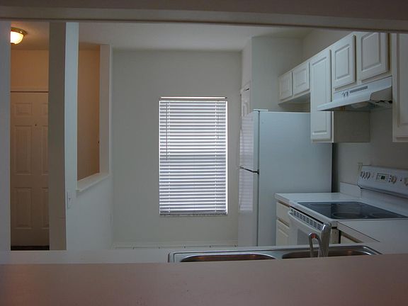 4th image of 30239 Lacledes Ln