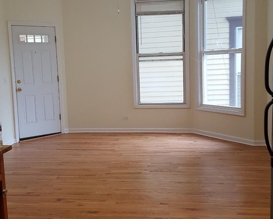 1st image of 1143 W Wrightwood Ave APT 1R