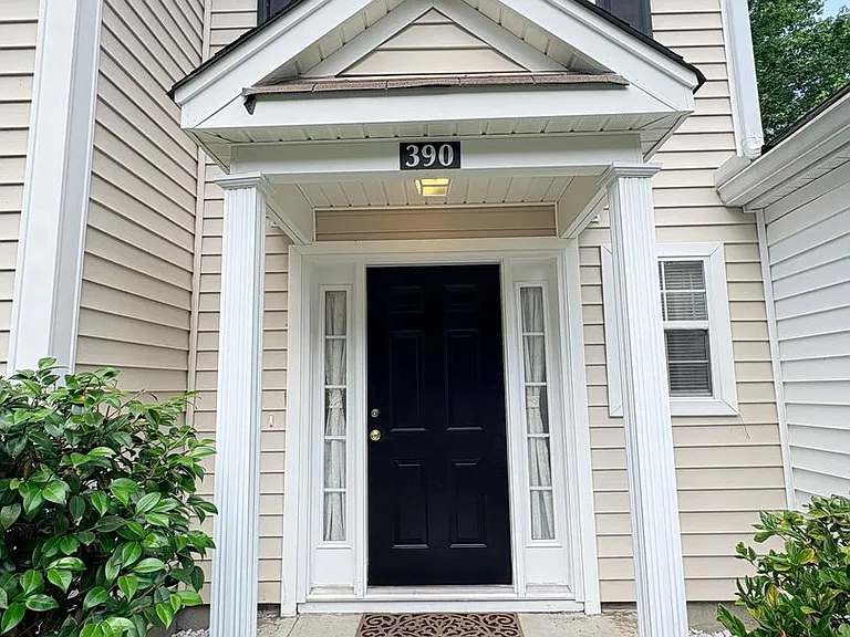 390 Gardners Cir — Photo 2