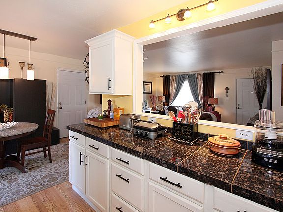 4th image of 4926 Villa Cir