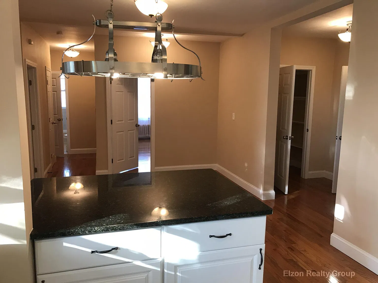 3 bed, 1.0 bath, $5,250 — Photo 4
