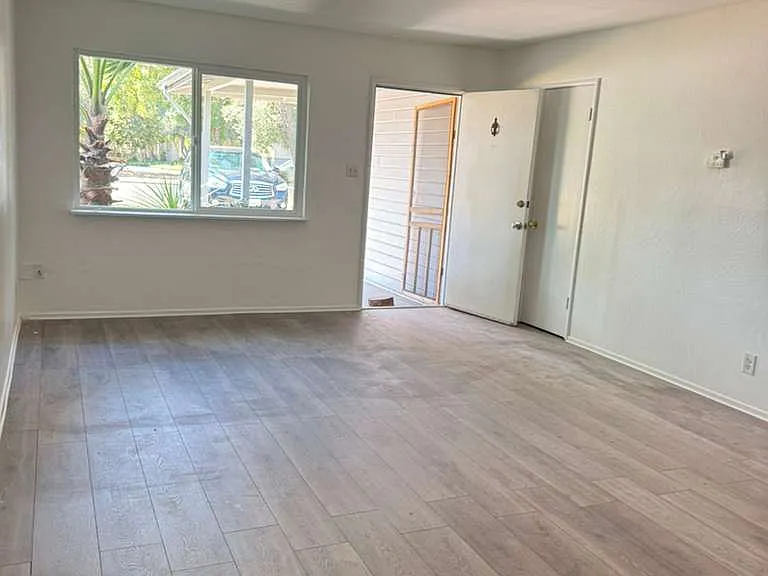 601 Russell Blvd — Photo 4