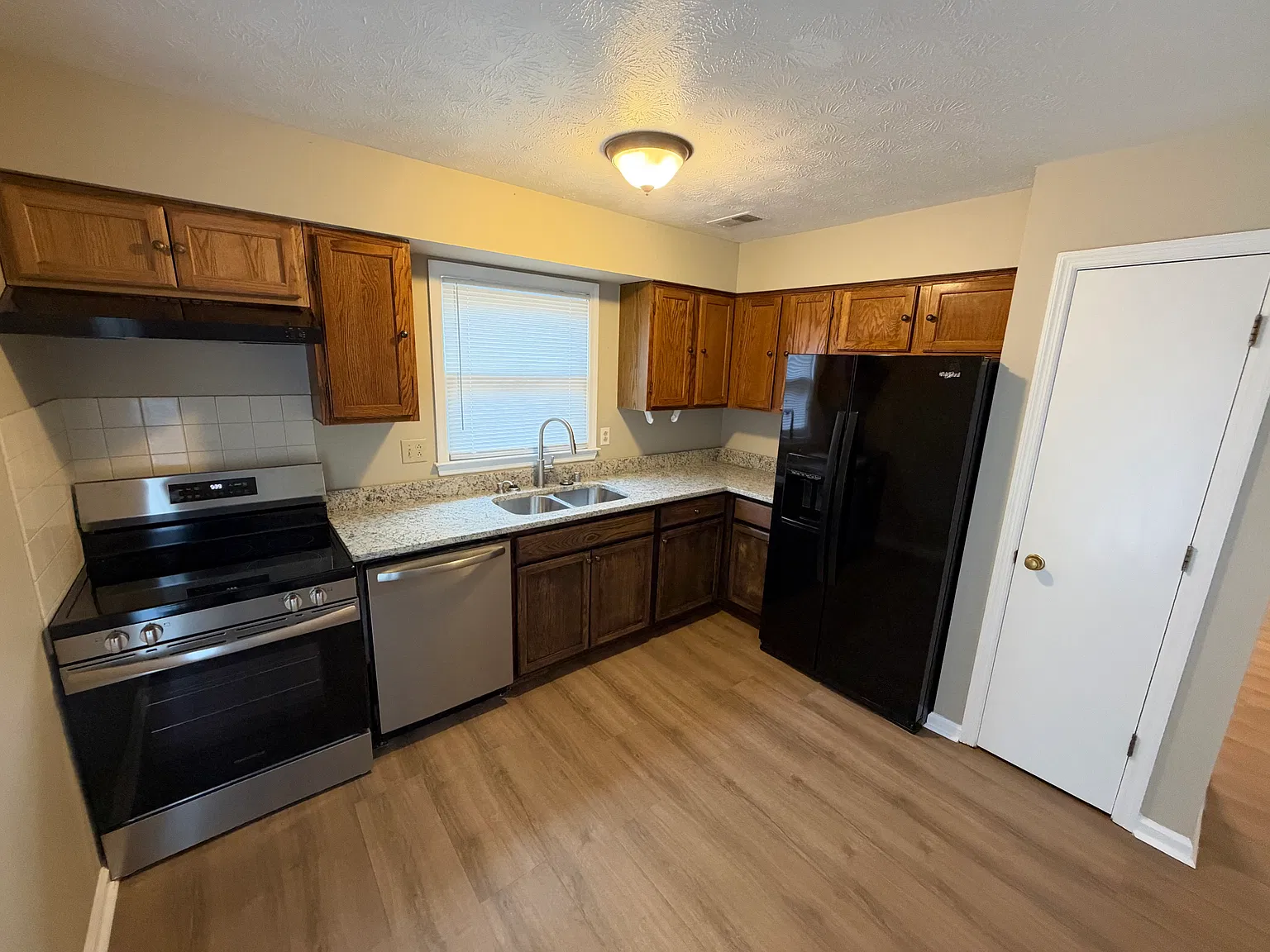 3 bed, 1102 sqft, $1,600 — Photo 4