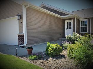 914 Wartburg Dr, Bloomington, IL 61704