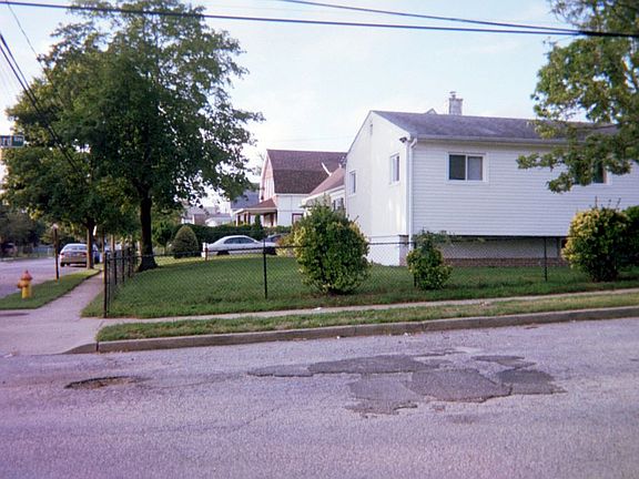 3rd image of 90 Bedford Ave