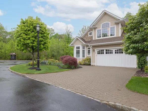 68 Michael Roberts Court, Pearl River, NY 10965