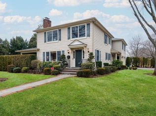 68 Roxbury Rd, Garden City, NY 11530