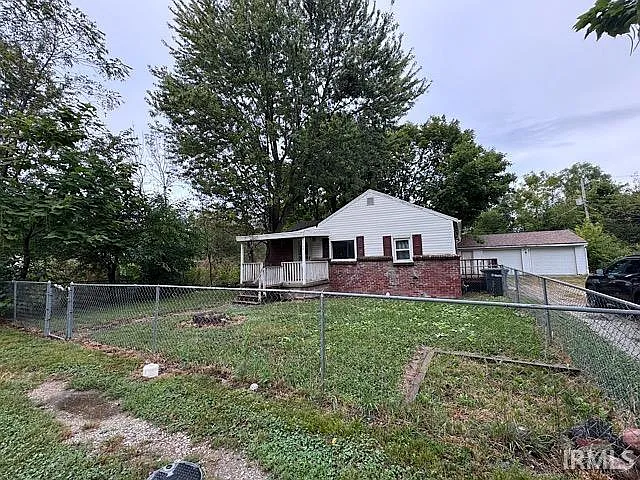 2 bed, 1.0 bath, 1020 sqft, $800 — Photo 1