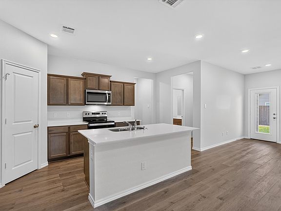 5th image of 906 Shear Dr