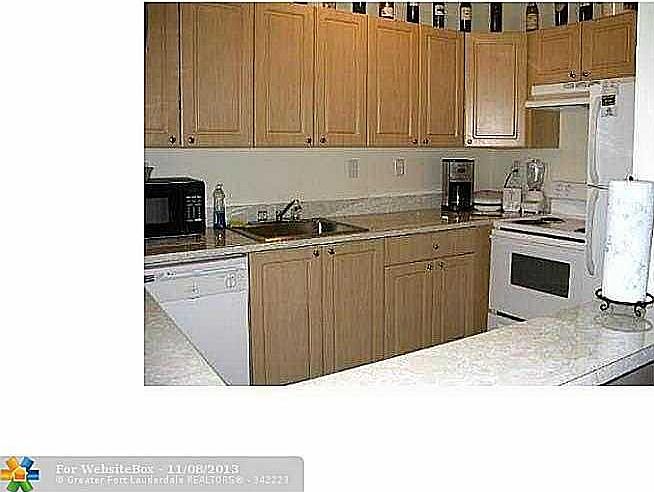 2nd image of 405 S Pine Island Rd APT 401