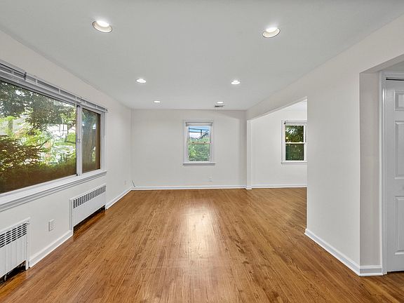 4th image of 160 Magnolia Ave