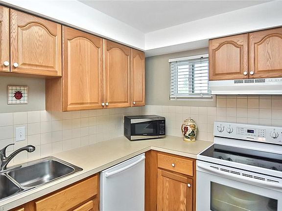 4th image of 22375 Edgewater Dr #E