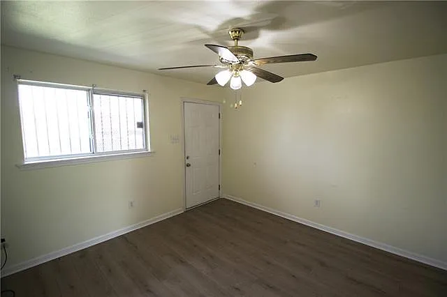 2 bed, 1.0 bath, 850 sqft, $900 — Photo 3