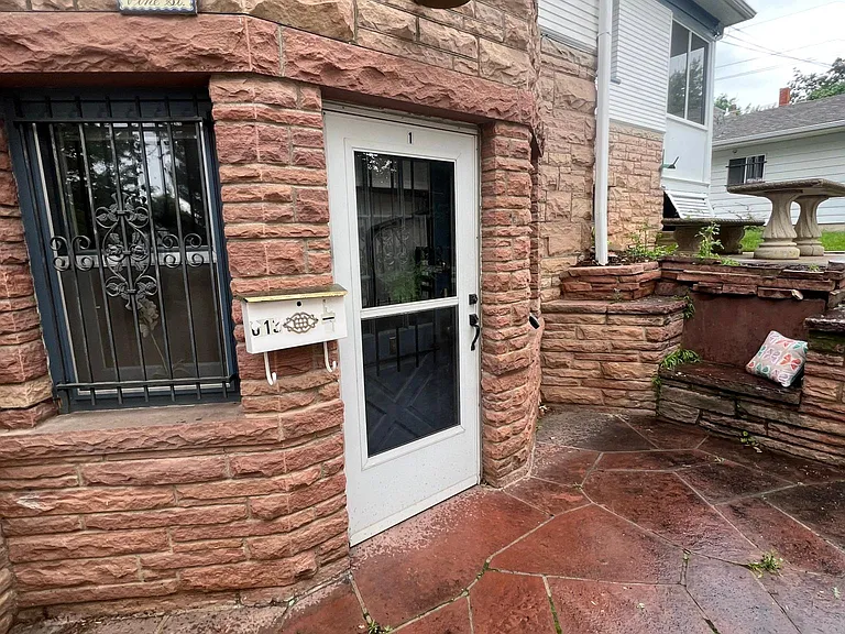 613 Pine St #1 — Photo 2