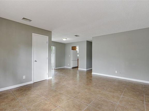 4th image of 15543 Westminister Ave