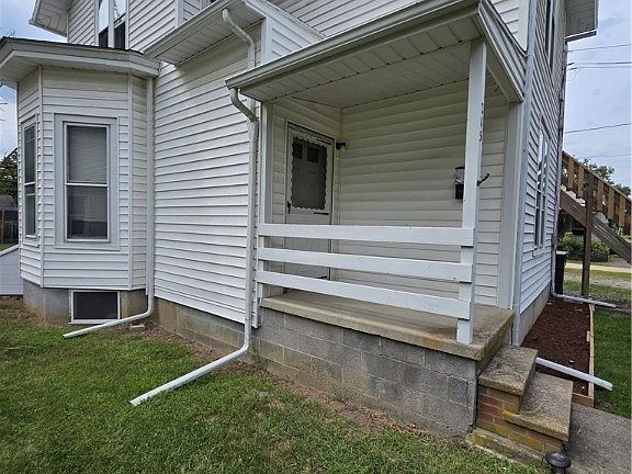4th image of 215 Barker St
