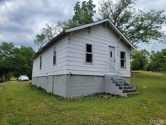 3rd image of 8 View St