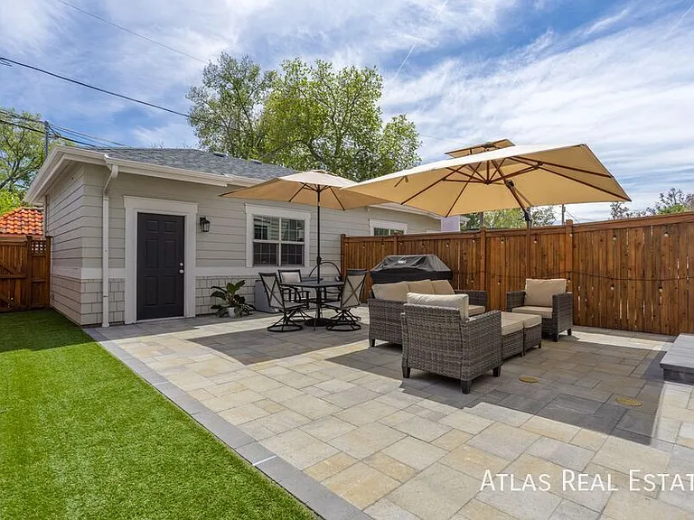1194 S Lincoln St — Photo 32
